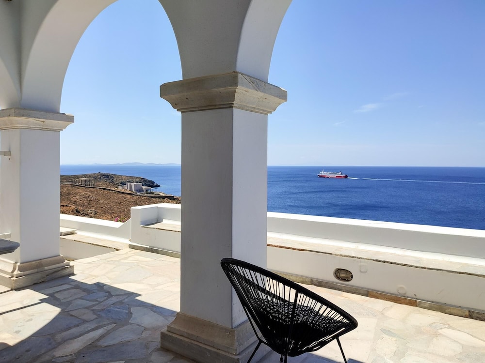 La Chapelle Est in Tinos
