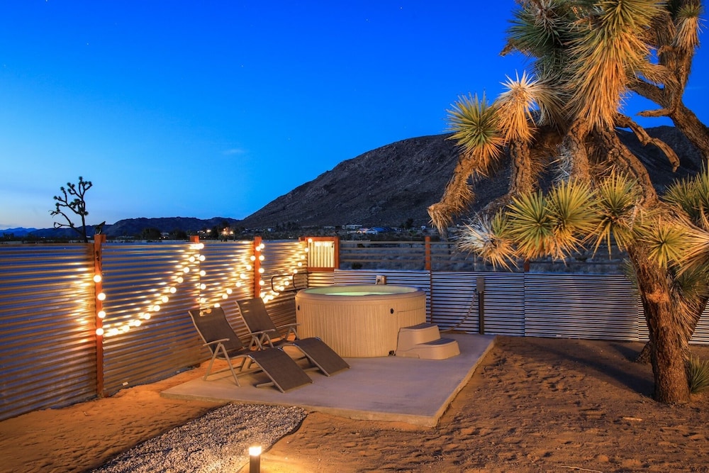 Astra House - Fire Pit, Bbq & Dark Skies! 2 Bedroom Home by RedAwning