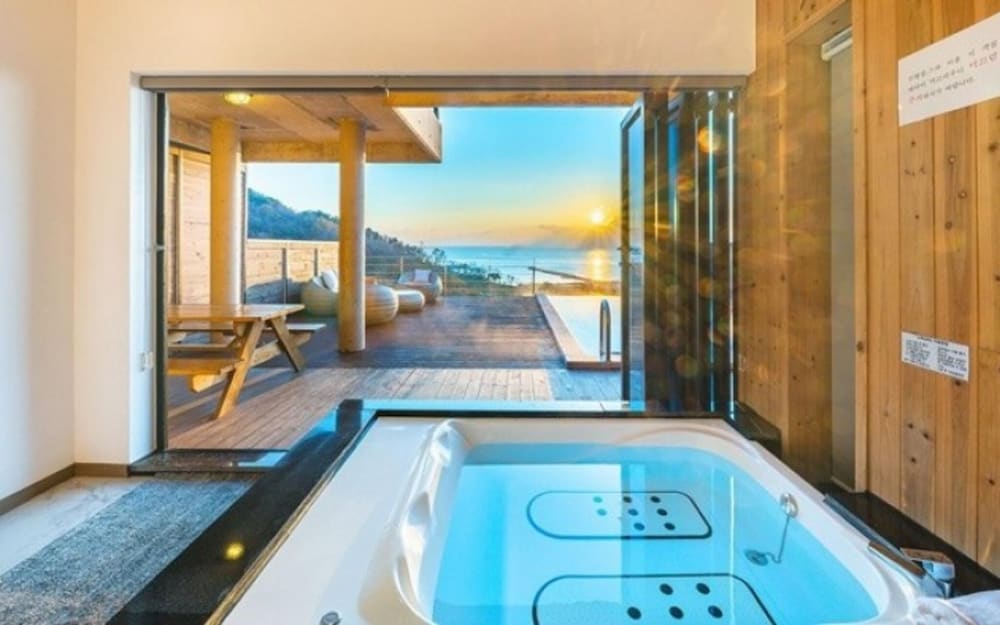 Uljin Beatrice Pool Villa