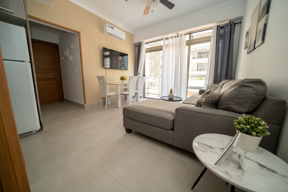 Luxury 2 Br Naco Pool Gym Greatview 2E