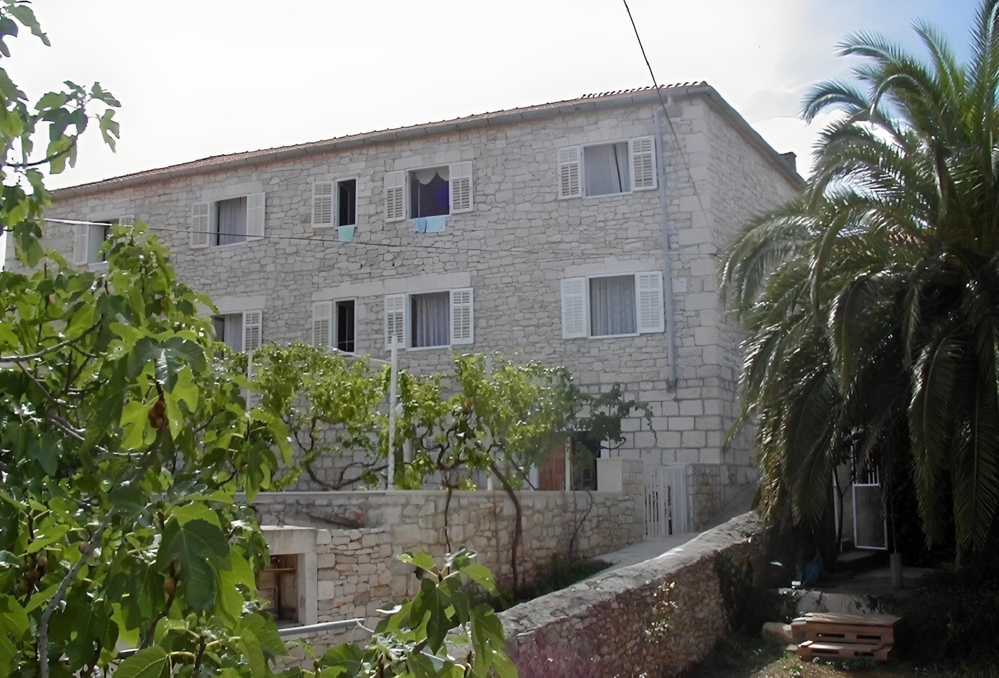 Miva - 60m From the sea - A