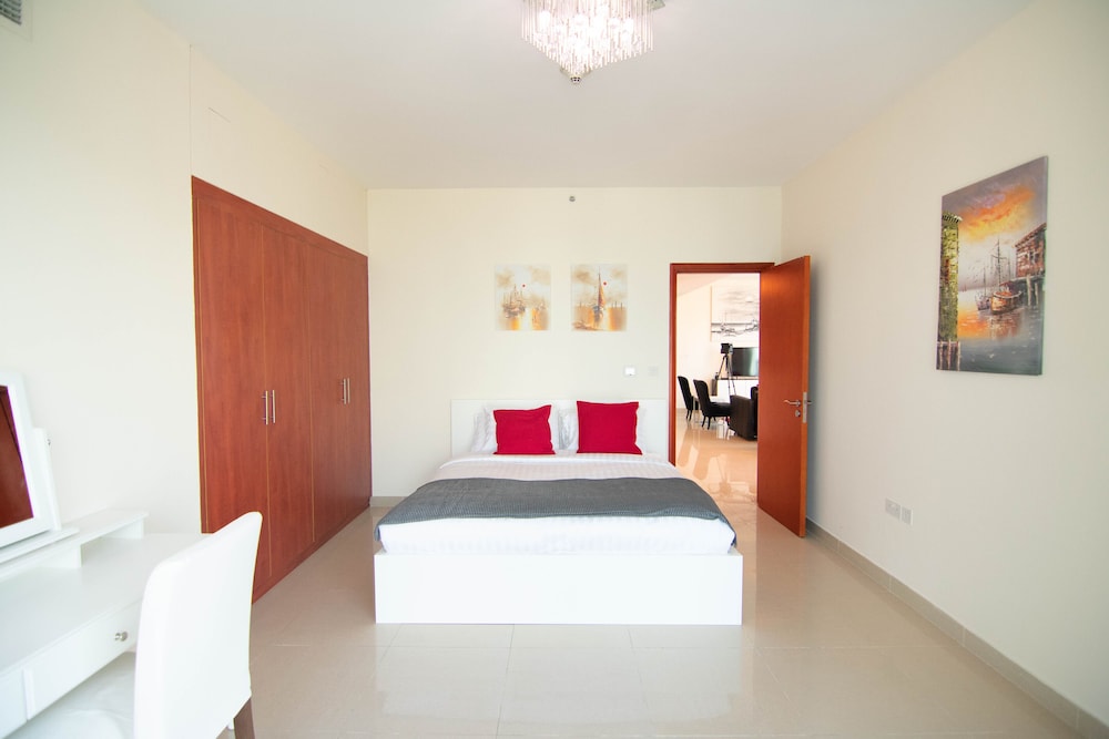 Lux BnB DIFC 2BDR Park Towers