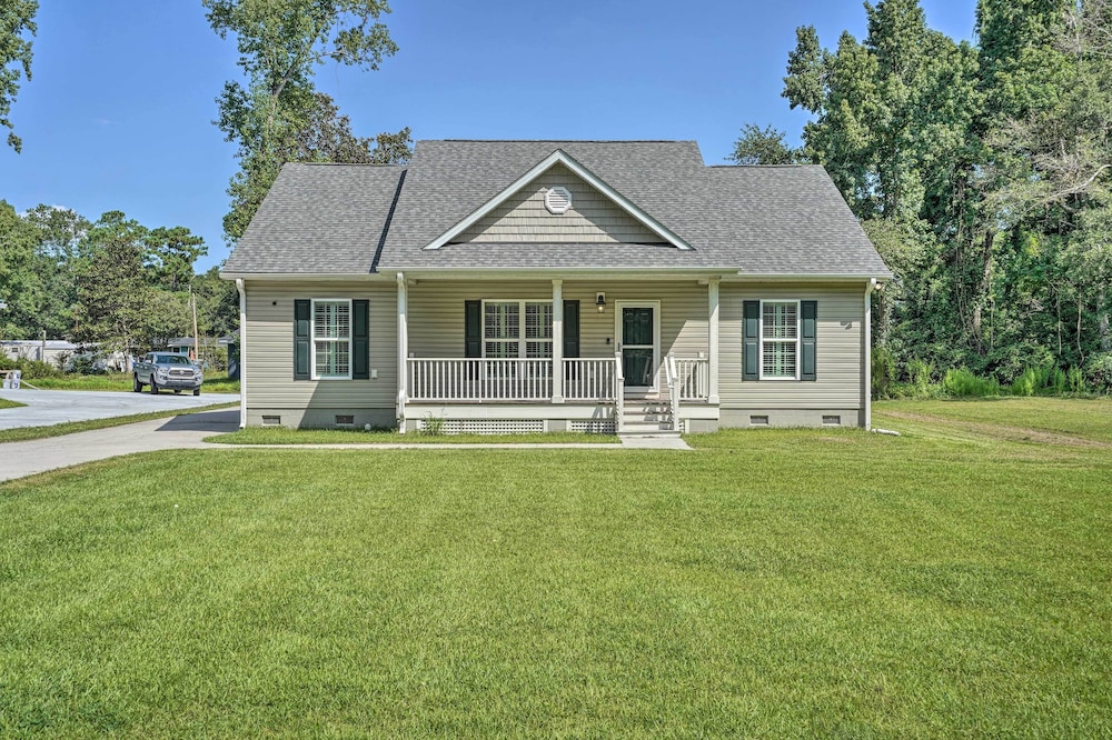 Charming Mount Pleasant Home: 7 Miles to Beach!