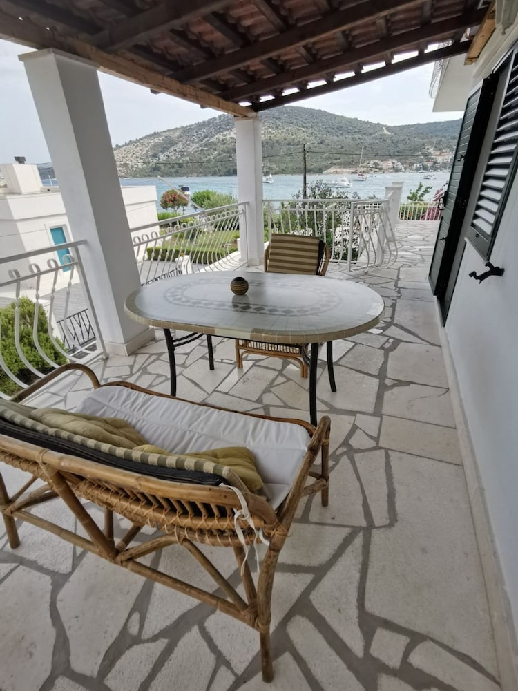 Srđan - 10 m From the Beach - A2