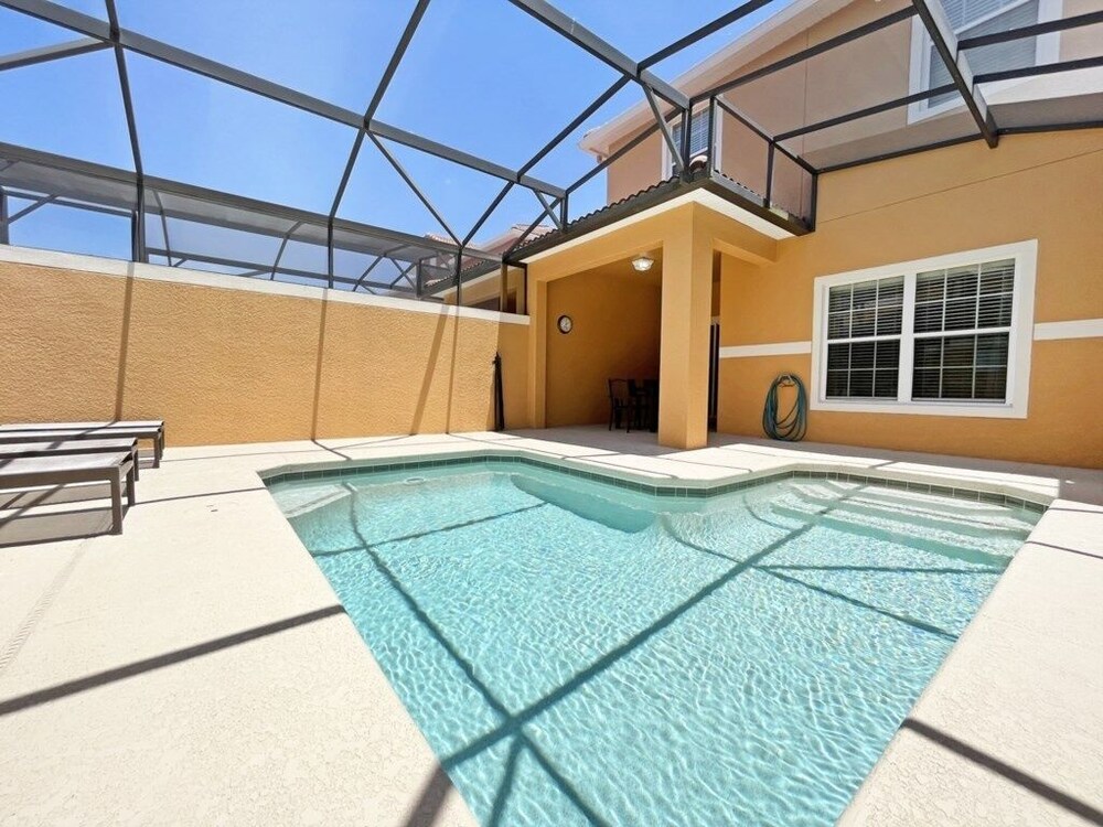 Top Cat Terrace 4 Bedroom Townhouse by Redawning