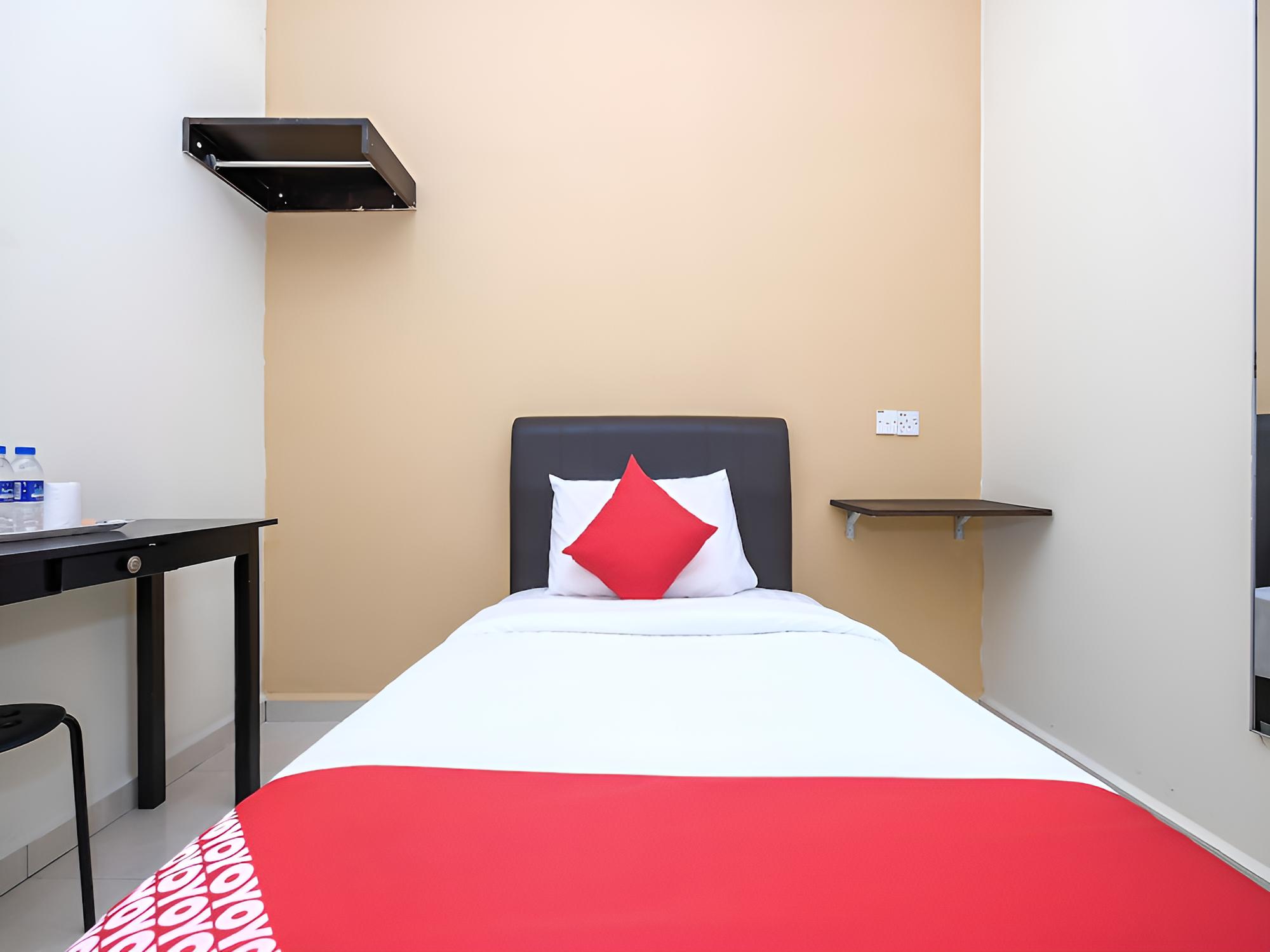 OYO 89493 Q Hotel Mentakab