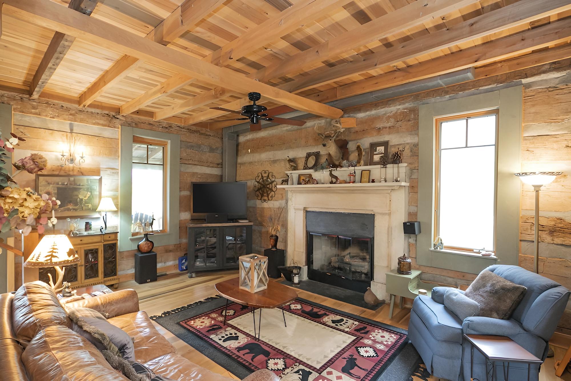 Historic Family Cabin to Watch the Sunset with 270 degree views of Kentucky Lake