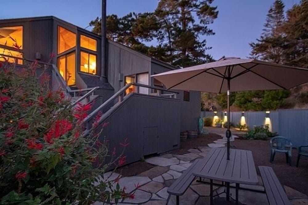 Sculpture Point 2 Bedroom Home by RedAwning