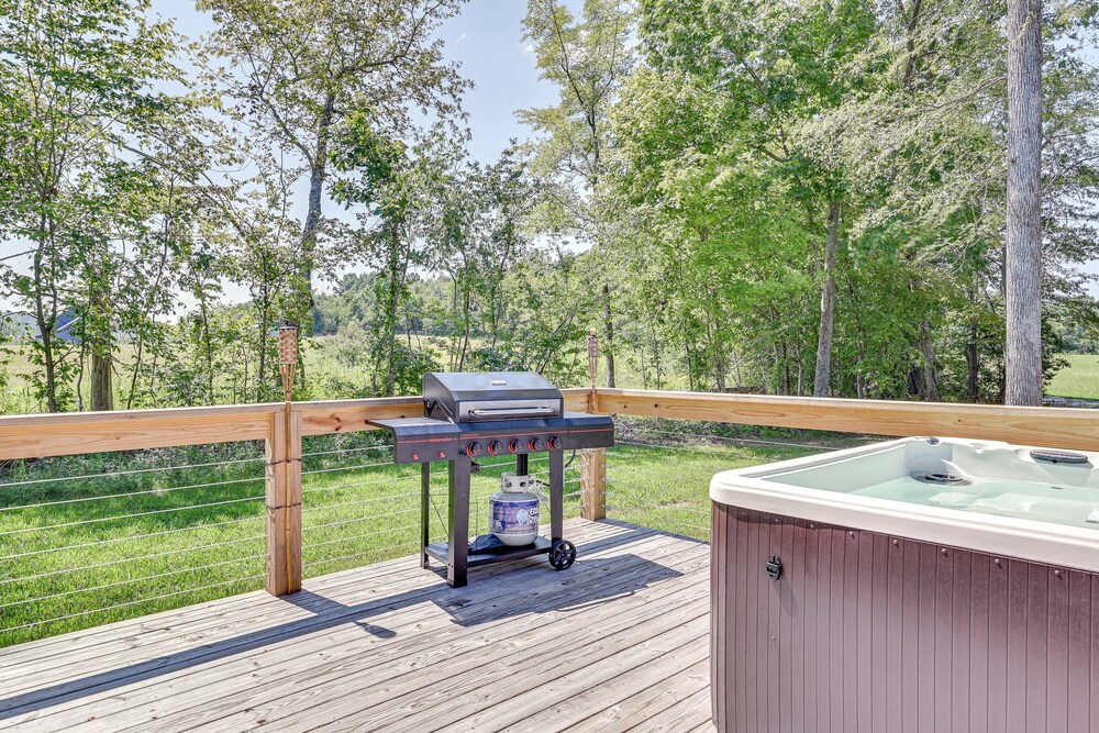 Stunning Home Near Nolin Lake: Hot Tub + Fire Pit! view 2