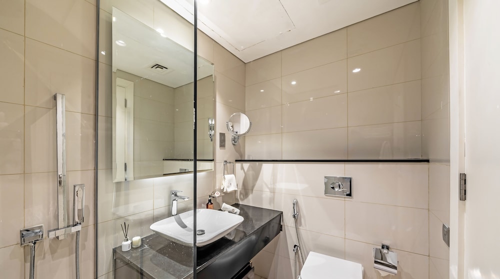 1 BR Apt walking distance to Dubai Mall