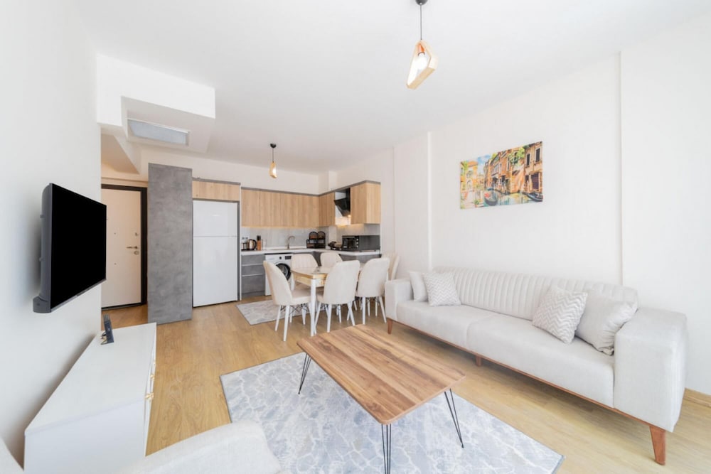 Remarkable Flat With Shared Pool in Kepez