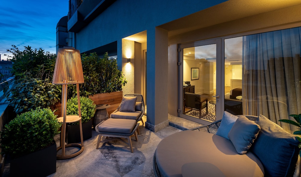 3B-Amna Tower-4801 by bnbme homes