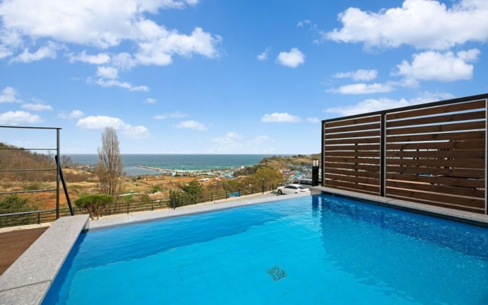 Uljin Beatrice Pool Villa