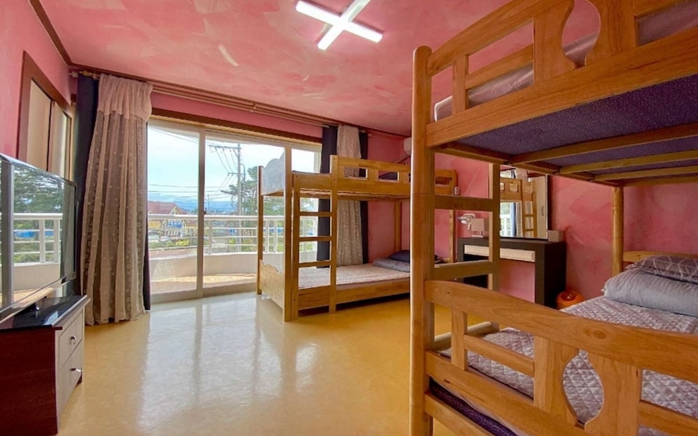 Aewol Badatgaap Guest House