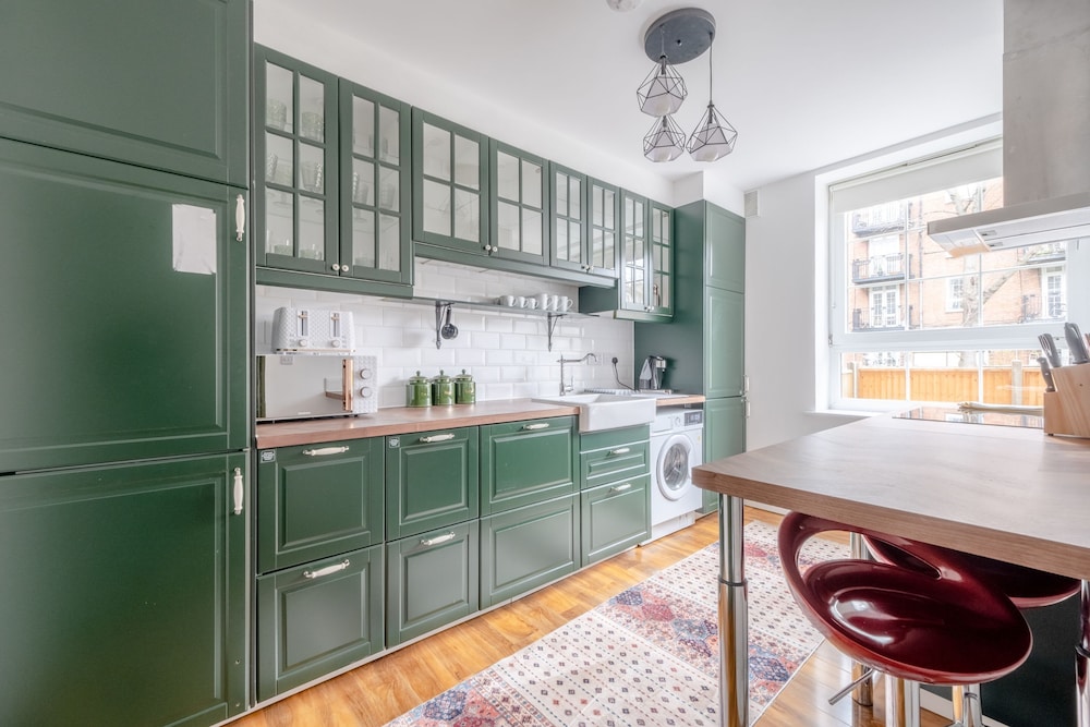 Spacious & Central 4BD Flat - Angel