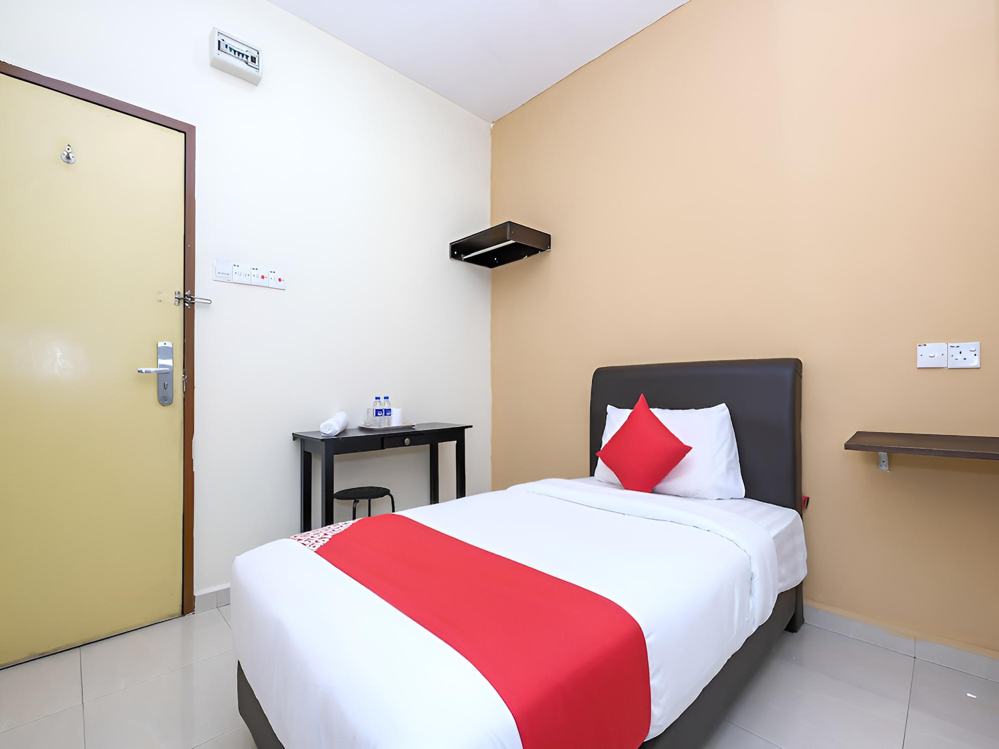 OYO 89493 Q Hotel Mentakab