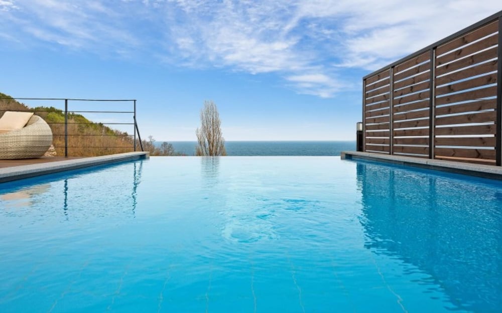 Uljin Beatrice Pool Villa