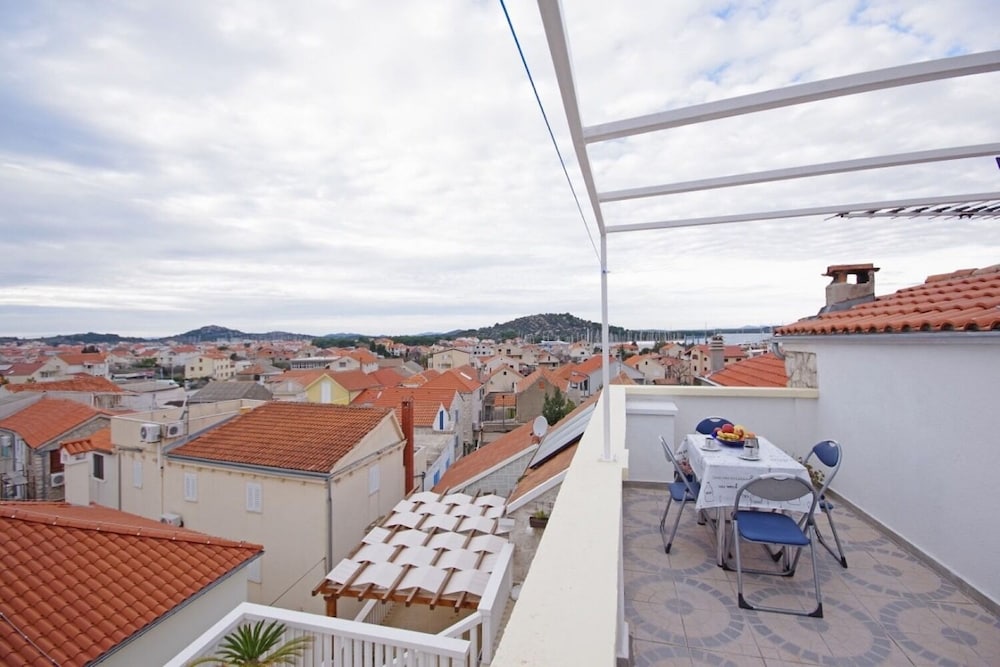 Ines - Central With Free Parking - A2 view 5