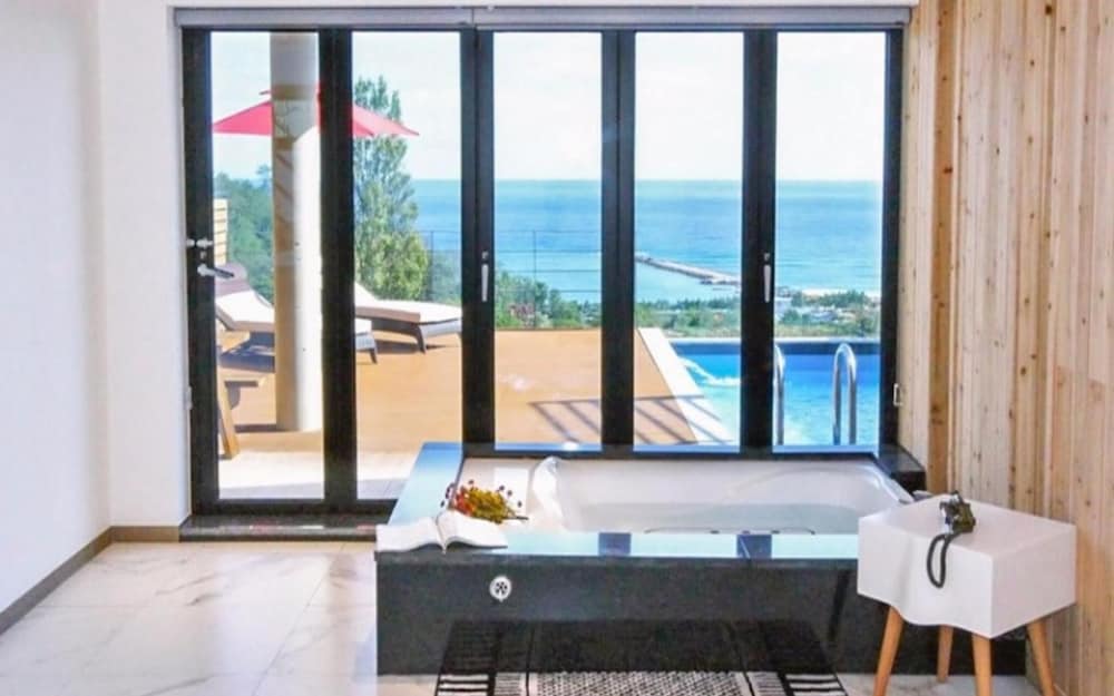 Uljin Beatrice Pool Villa