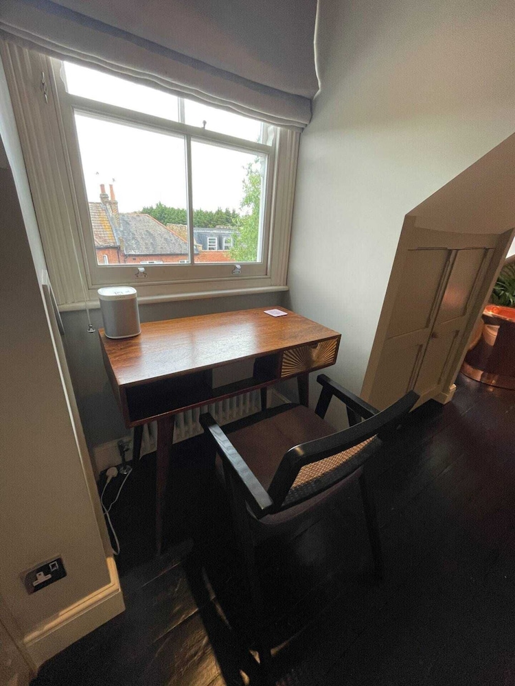 Gorgeous 1BD Flat With Steam Room - South Woodford