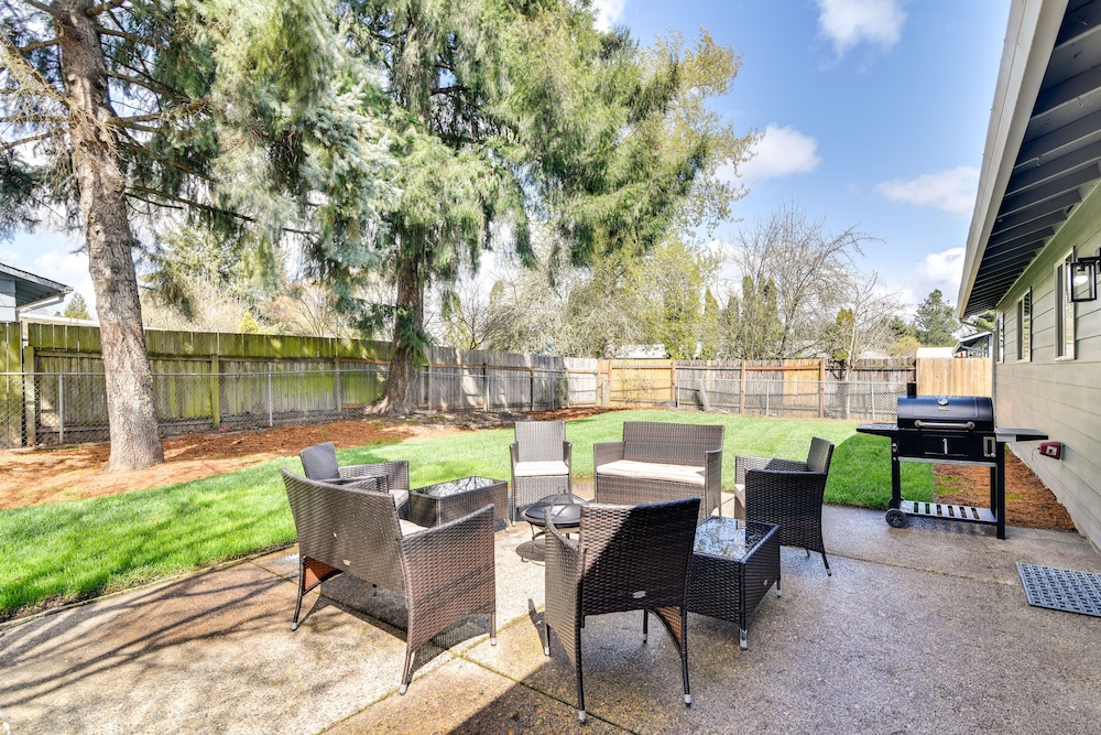 Pet-friendly Oregon Vacation Rental With Patio!
