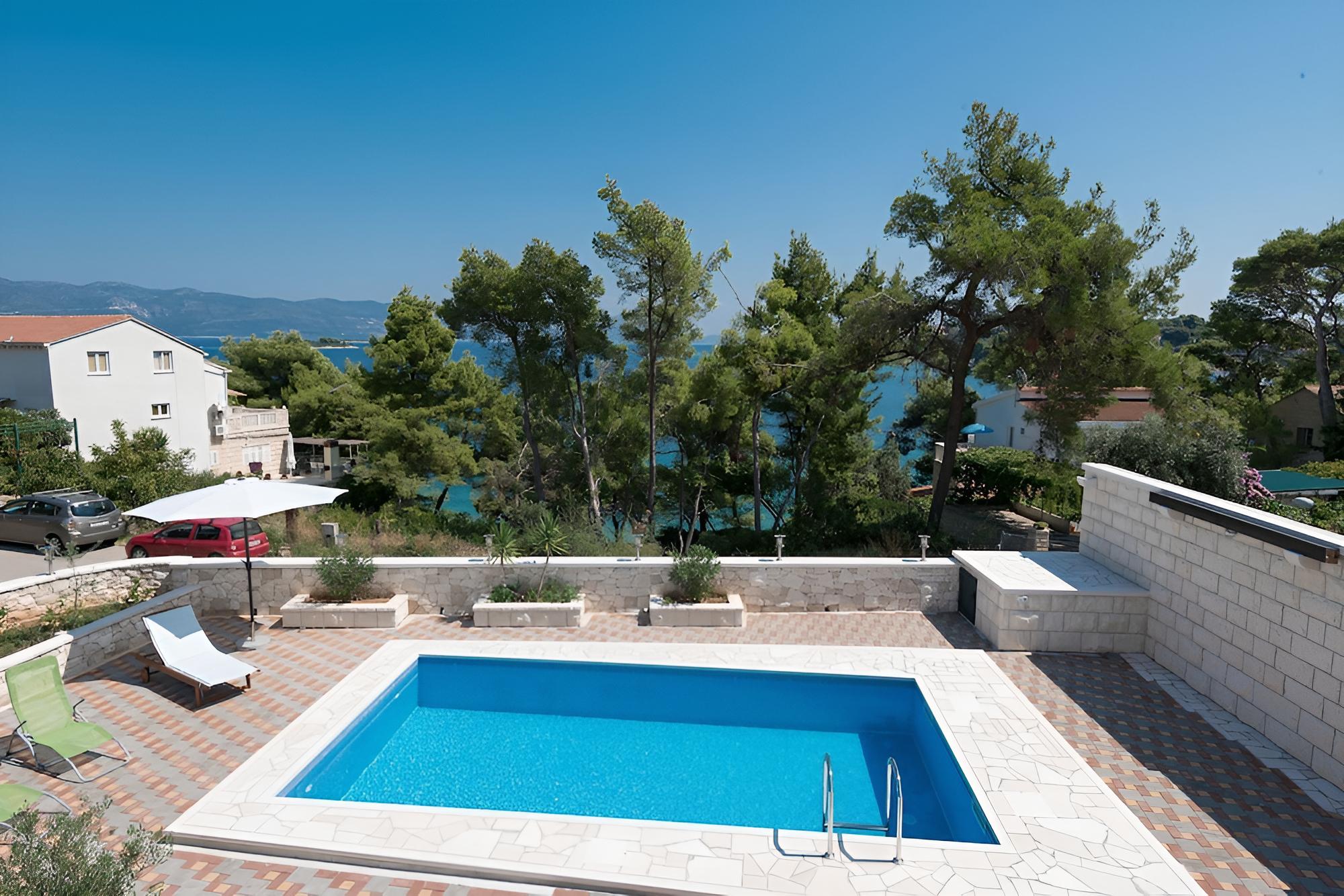 Sandra - With Swimming Pool - H