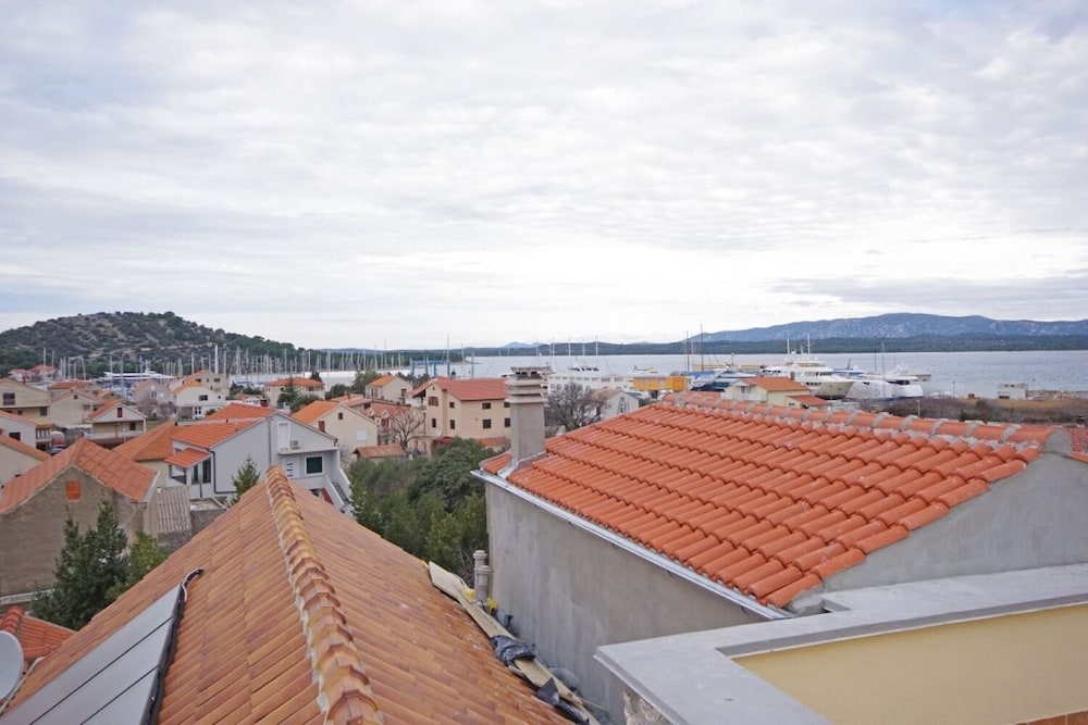 Ines - Central With Free Parking - A2 view 2