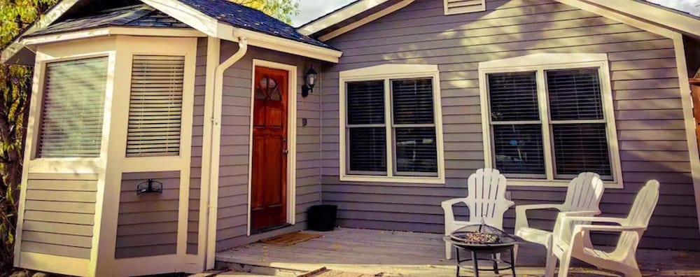 Modern Cottage 3 Blocks to Main 4 Minutes to Gondola Hot Tub Pets