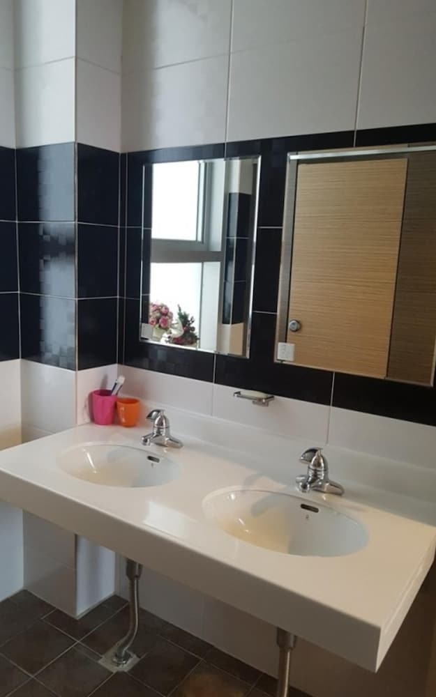Busan Hyu Plus Guest House