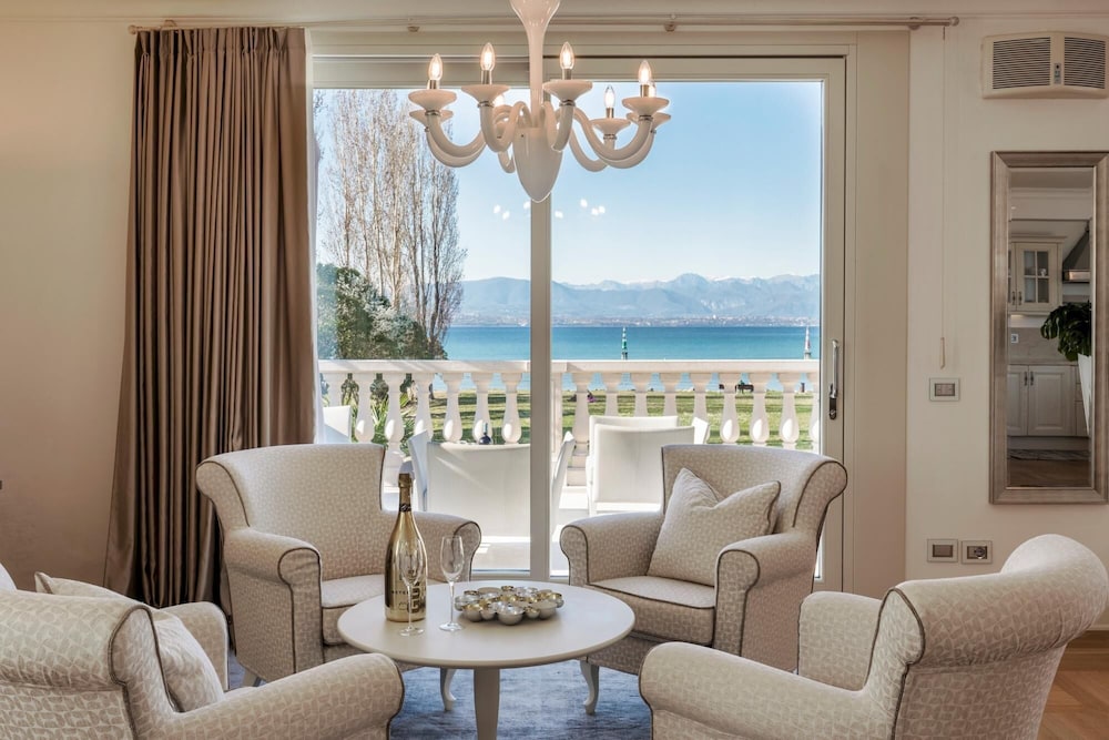 Luxury Lakefront Onassis 1 by Apt24 photo 1