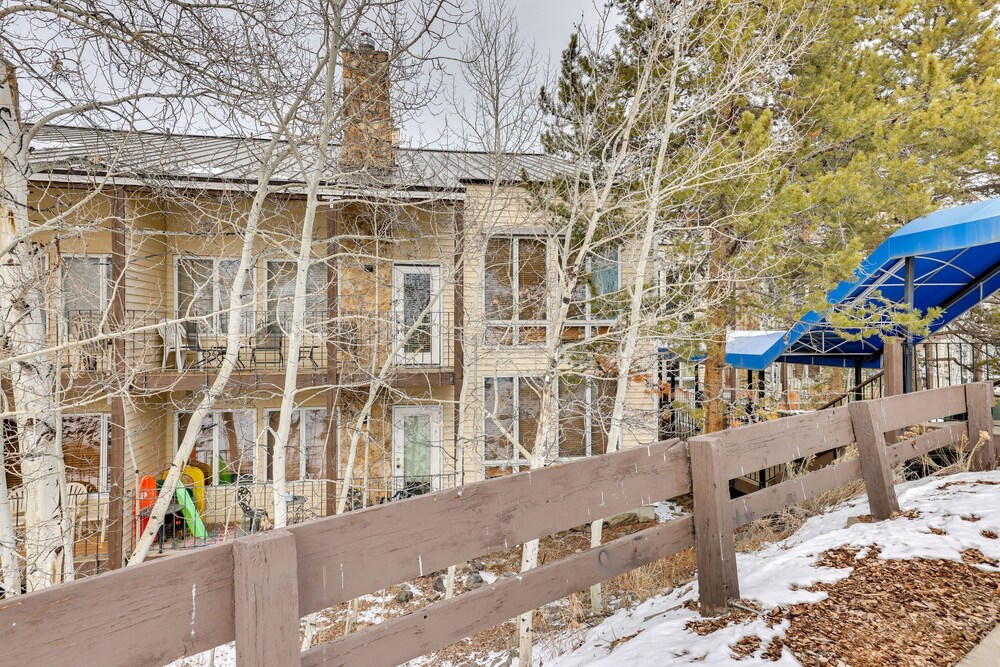 Granby Condo w/ Private Hot Tub < 1 Mi to Ski Lift view 5