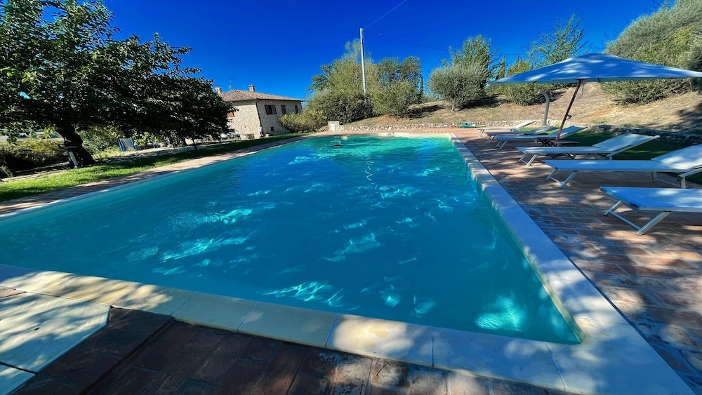 Slps 10 In Fabulous Todi Villa - Walk to Todi Central - Pool + Child Play Arean