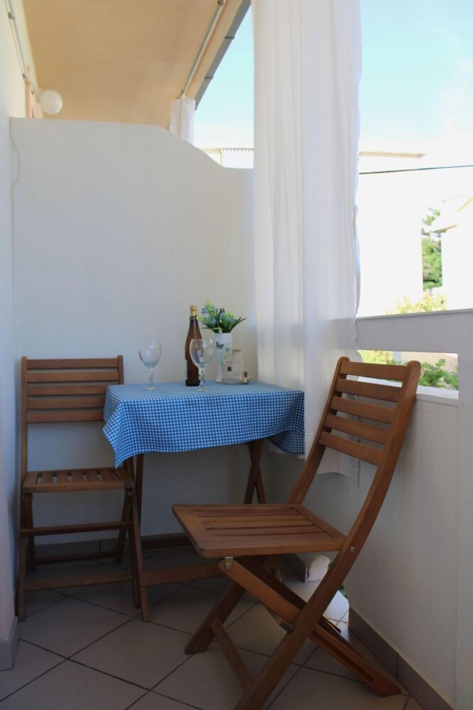 Lina - 30m From the Beach - SA6