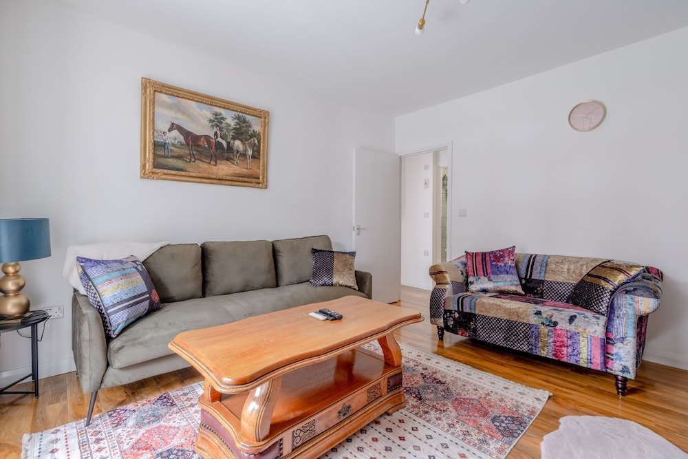 Spacious & Central 4BD Flat - Angel