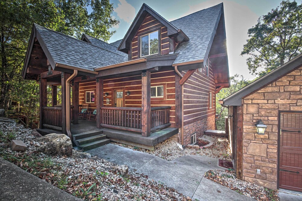 Lovely Garfield Cabin w/ Direct Beaver Lake Access
