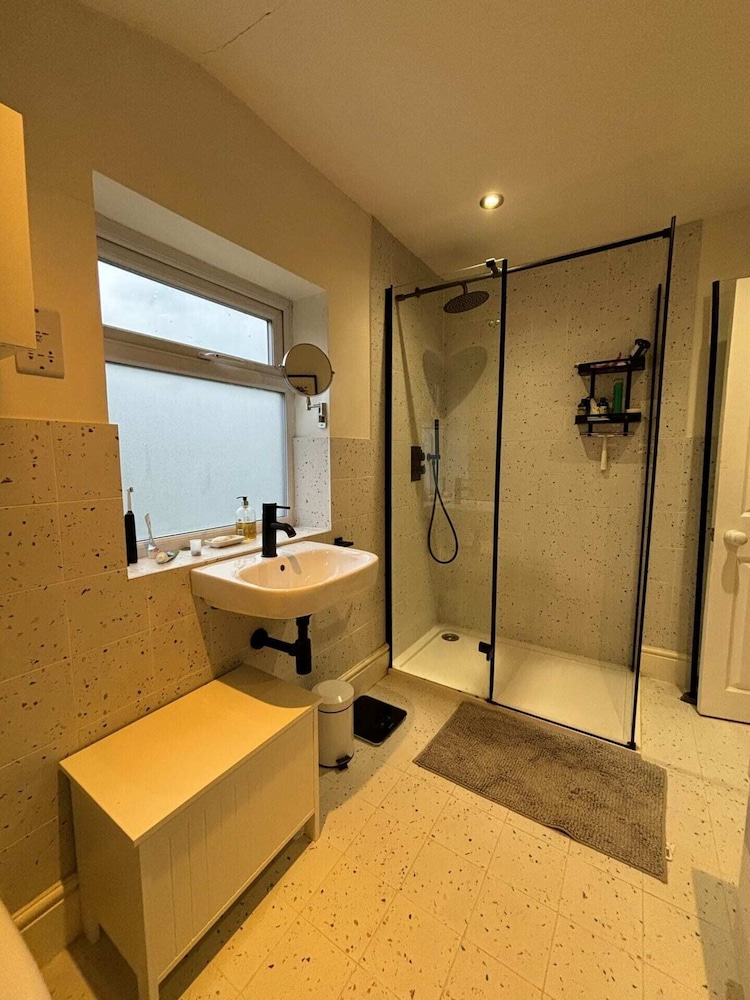 Stylish 2BD House W/private Garden - Brockley!