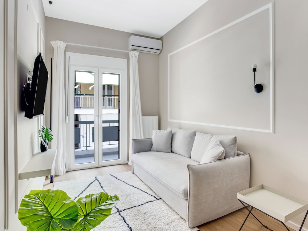Sanders New Town - Gorgeous 1-bdr Apt w Balcony
