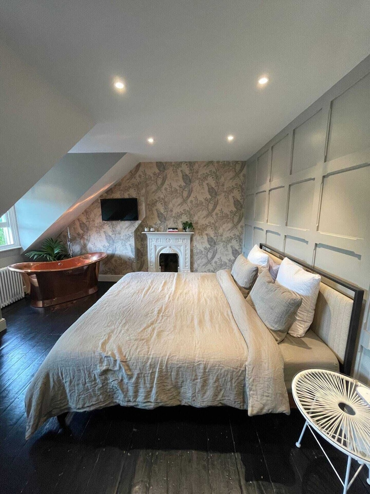 Gorgeous 1BD Flat With Steam Room - South Woodford