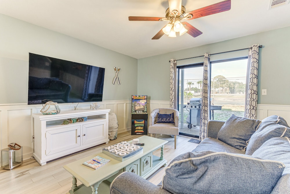 Modern Florida Townhome w/ Community Pool!