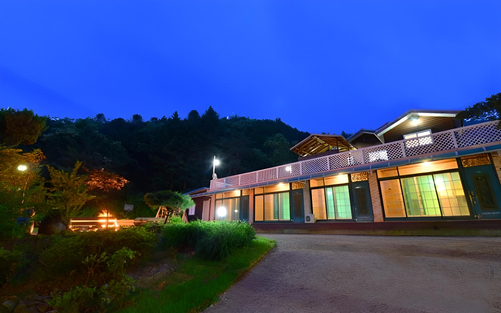 Chuncheon Aisan Tennis Pension