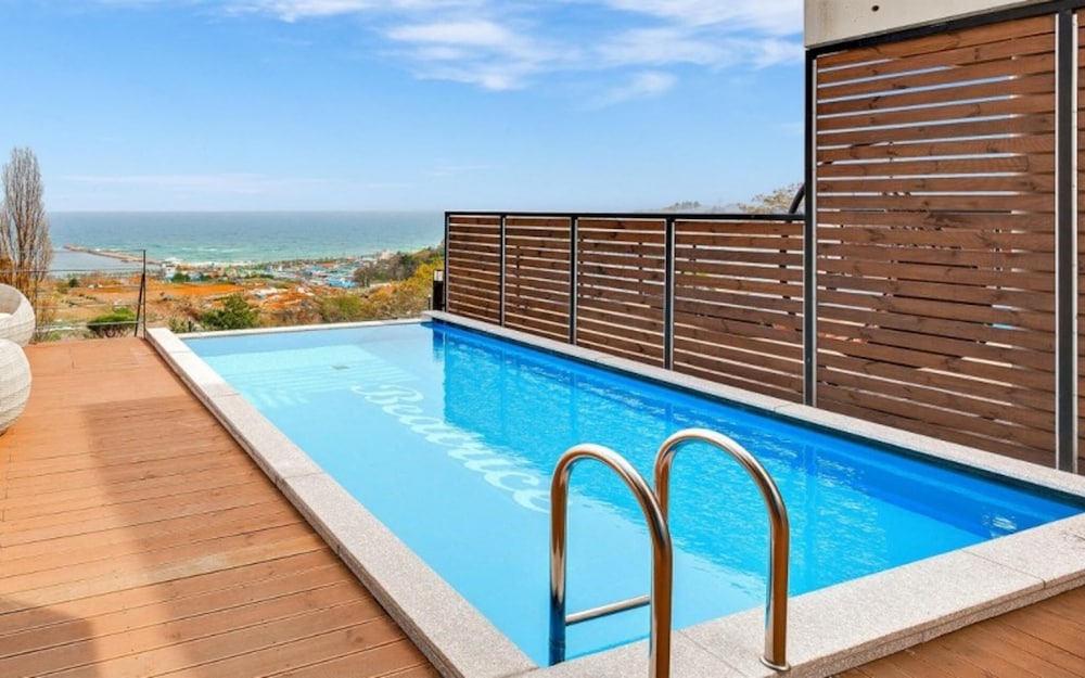 Uljin Beatrice Pool Villa
