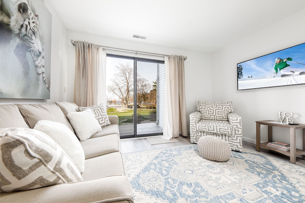 ST-Carson Tower A-1411 by bnbme homes