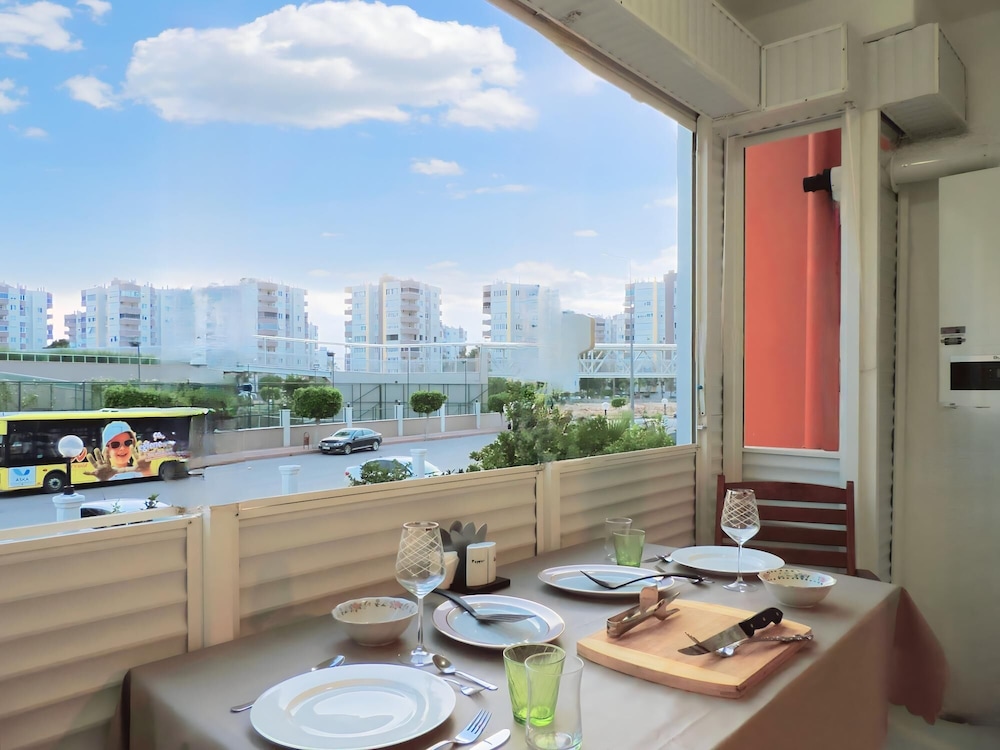 Flat w Pool Balcony 10 min to Beach in Antalya