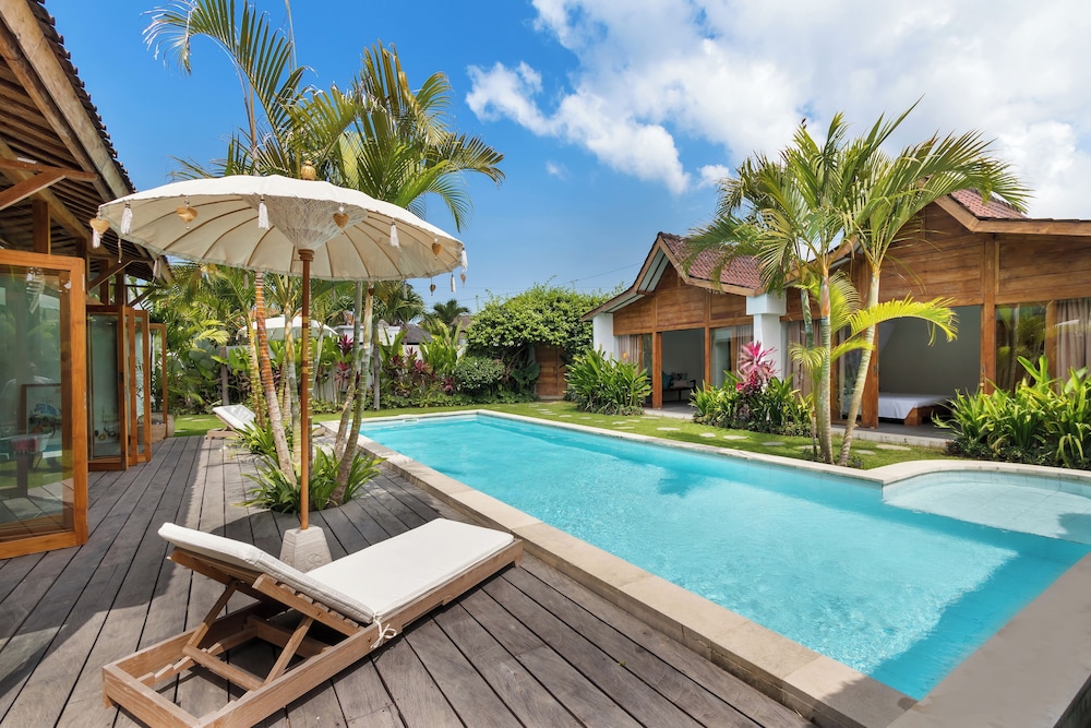 Stunning 4 Bedrooms Private Pool Villa Near Seminyak Beach With Bunkbeds