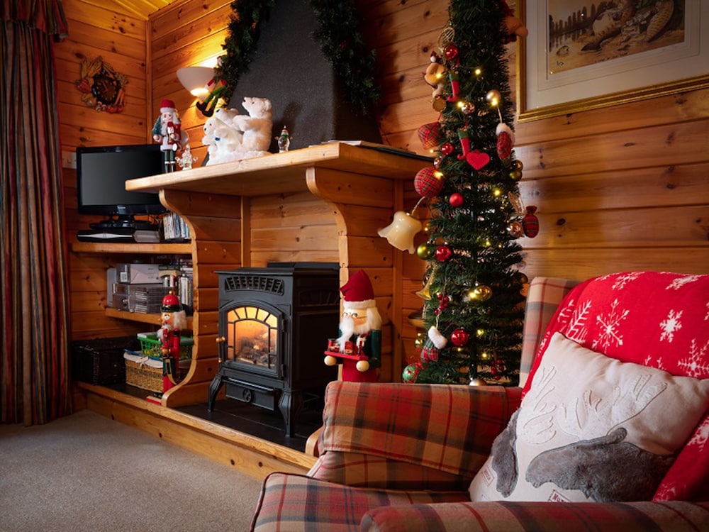 Twa Hoots Lodge view 4