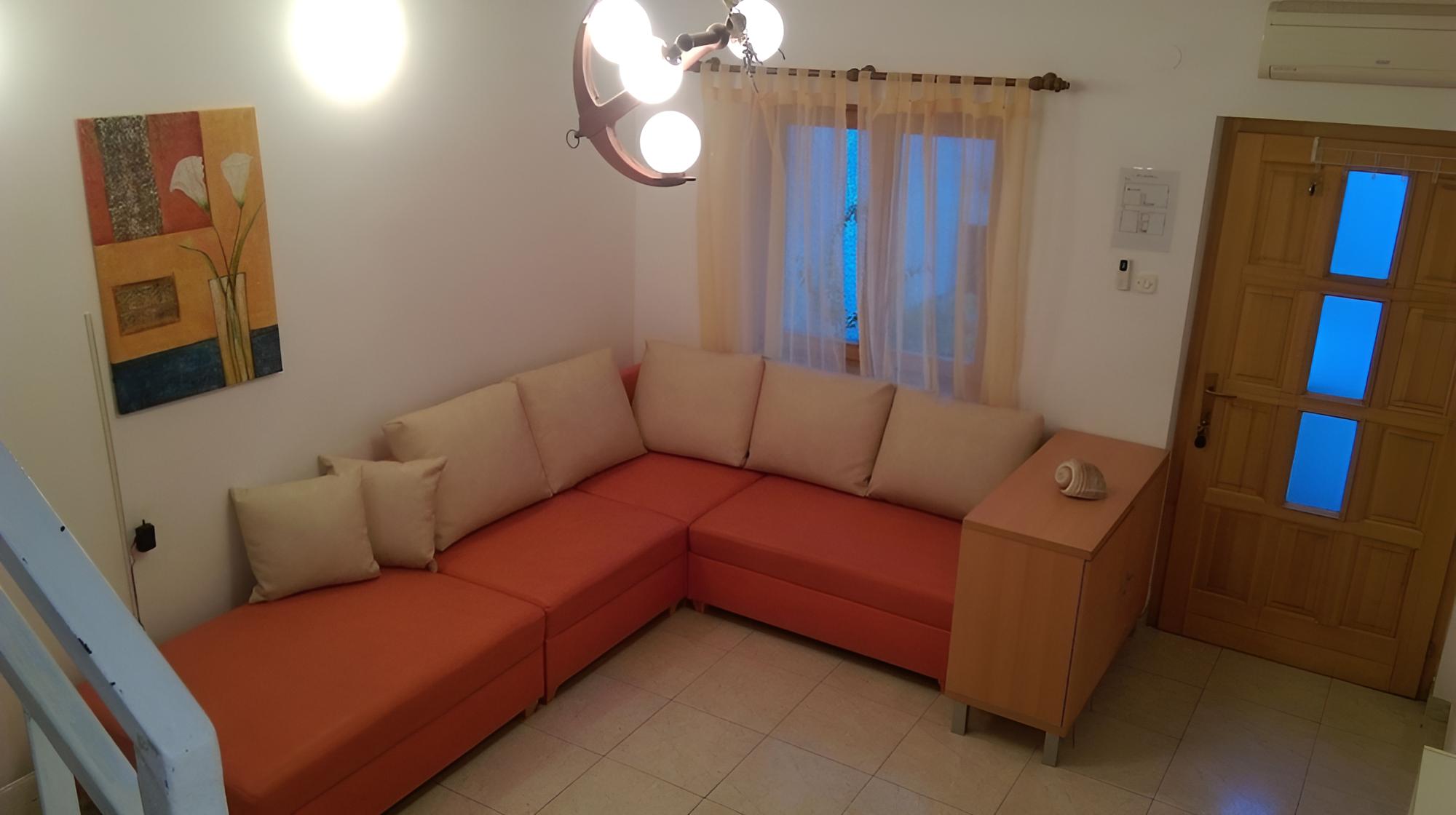 Rest - Comfortable & Close to Center - A1