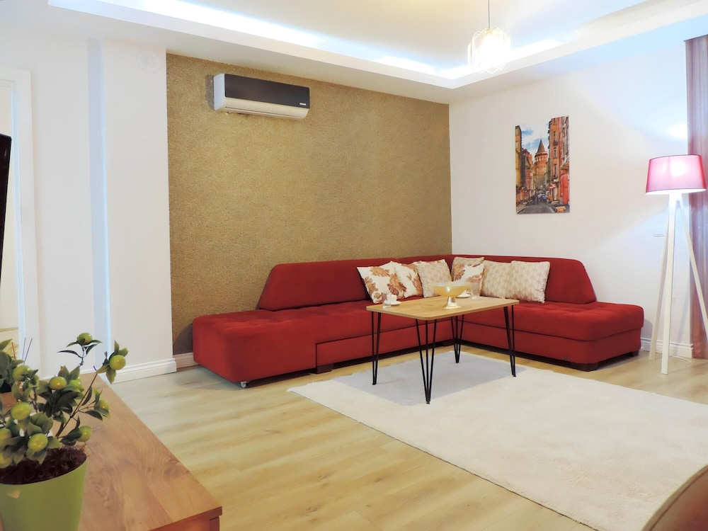 Modern Flat Near Center and Old Town in Antalya