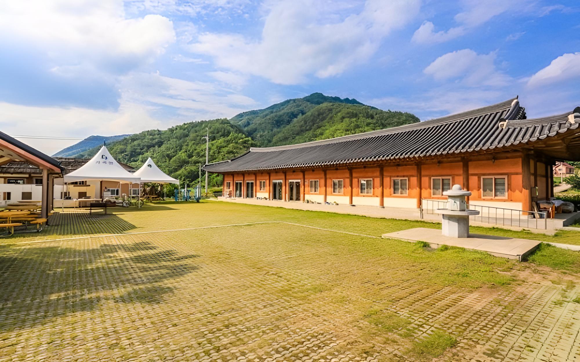 Danyang Hail Handmi Hanok Pension