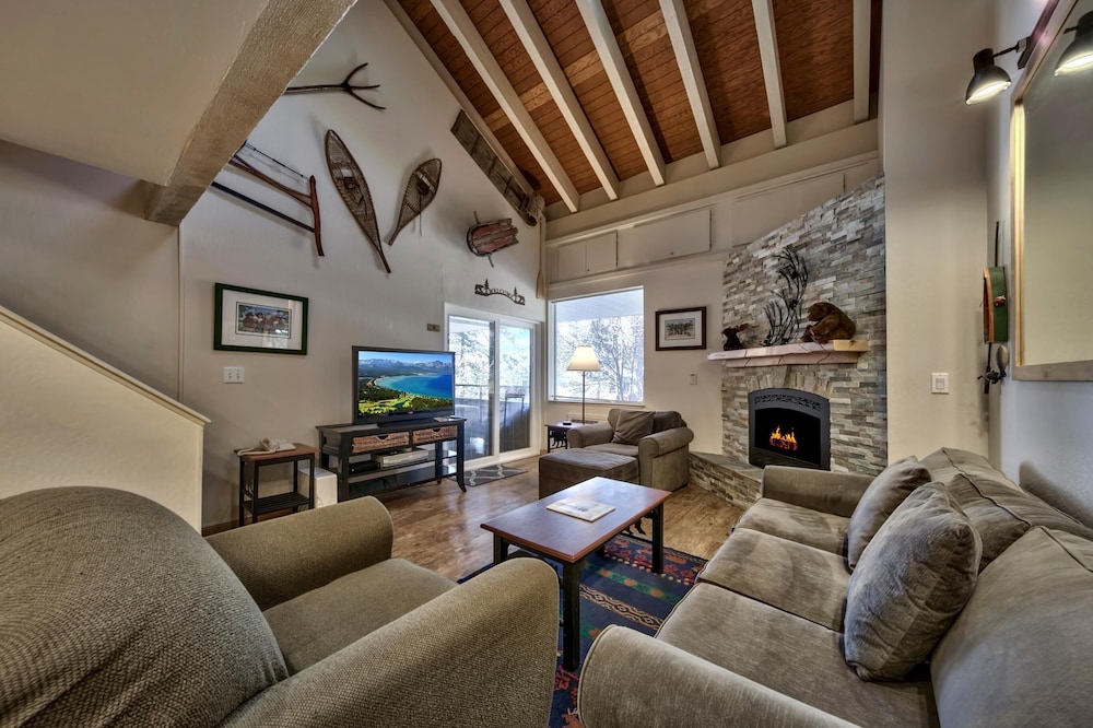 Newly Remodeled 1 Bed and Loft at Lakeland Village