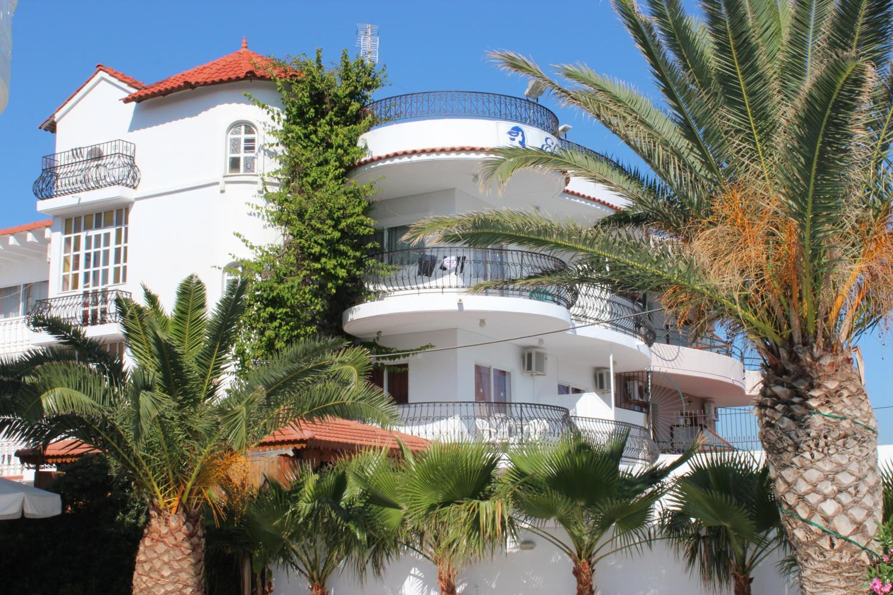 Elarin studios & apartments